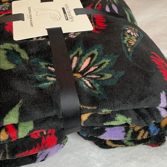 NWT Vera Bradley Essential Throw in Venetian Paisley Pattern - Picture 8 of 12